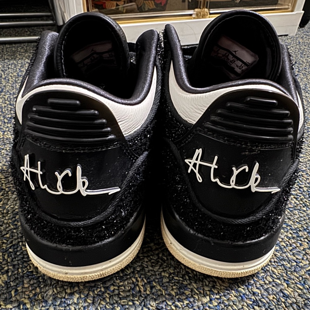 Selling my Nike x Vogue collab. This is pretty great excellent pre owned. Size 8 - Picture 4 of 7